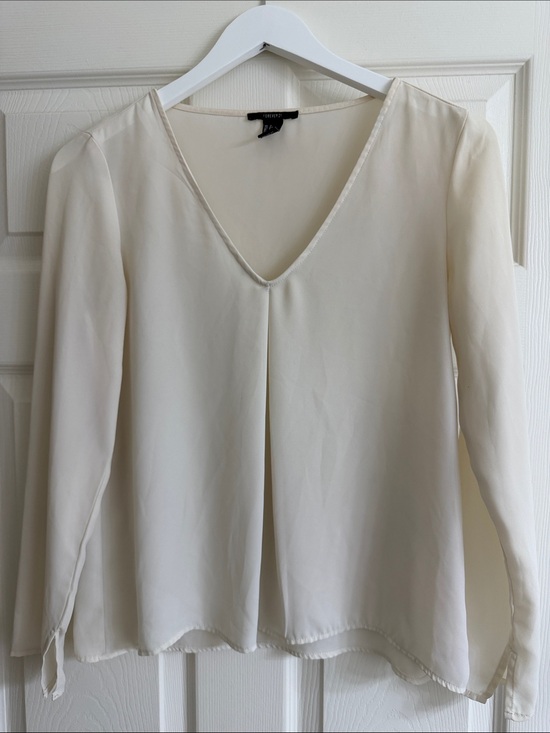 Forever 21 Tops - Forever 21 Cream V-Neck Long Sleeve Blouse